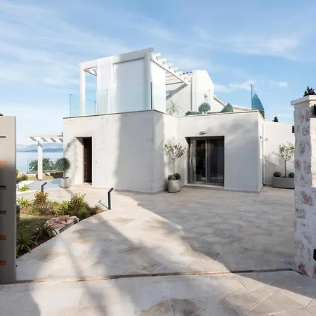 Costele With Private Sandy Villa Kontokali